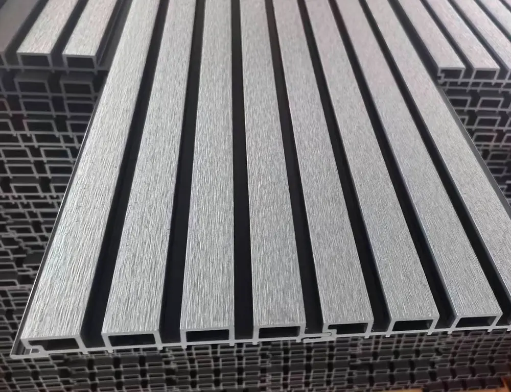 Fluted Abu (Tampak Dekat)