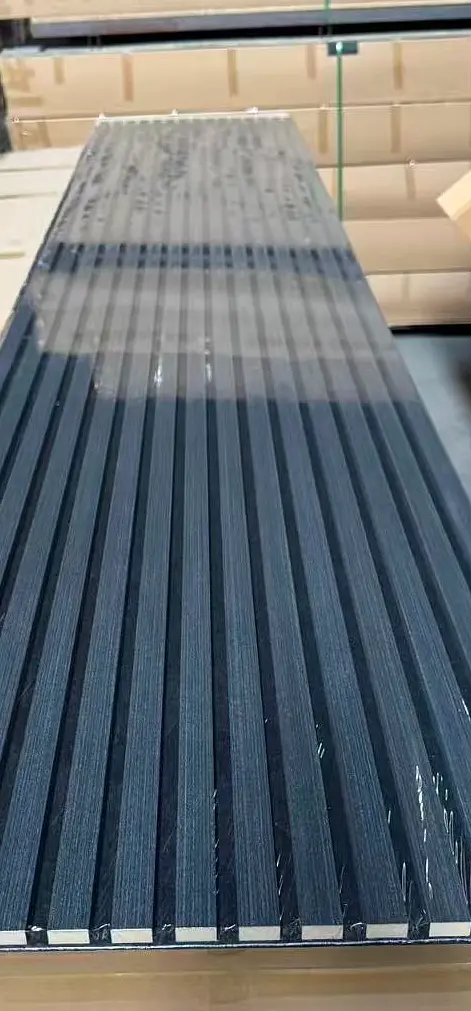 Slat Hitam